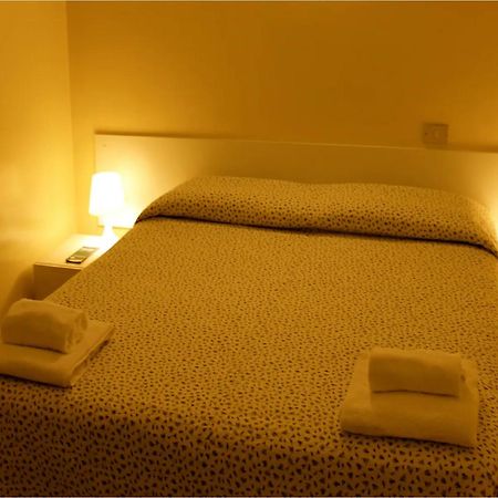 Ferienwohnung Affitti Only Sleep Bagno Privato Parma Exterior foto